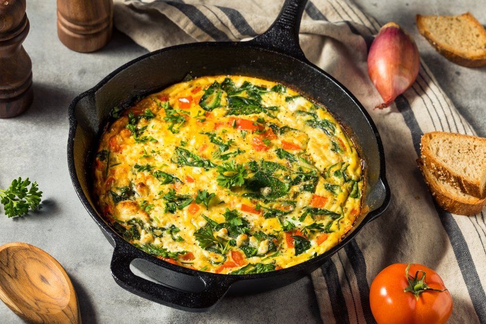 Mennyei frittata, egyszerű hozzávalókból, ami a te hűtődben is megtalálható