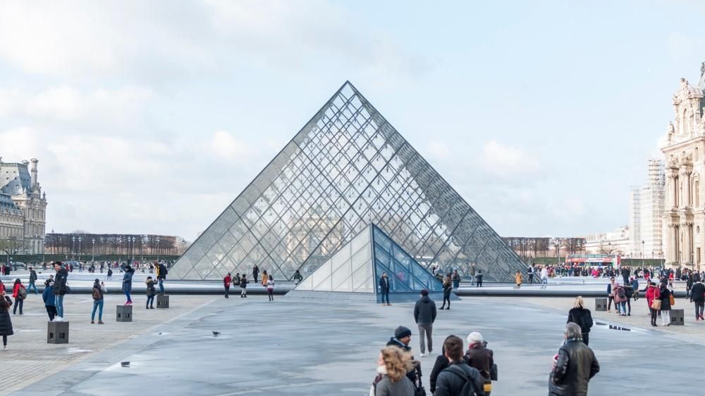 Ezért korlátozza a Louvre múzeum a napi látogatók számát​