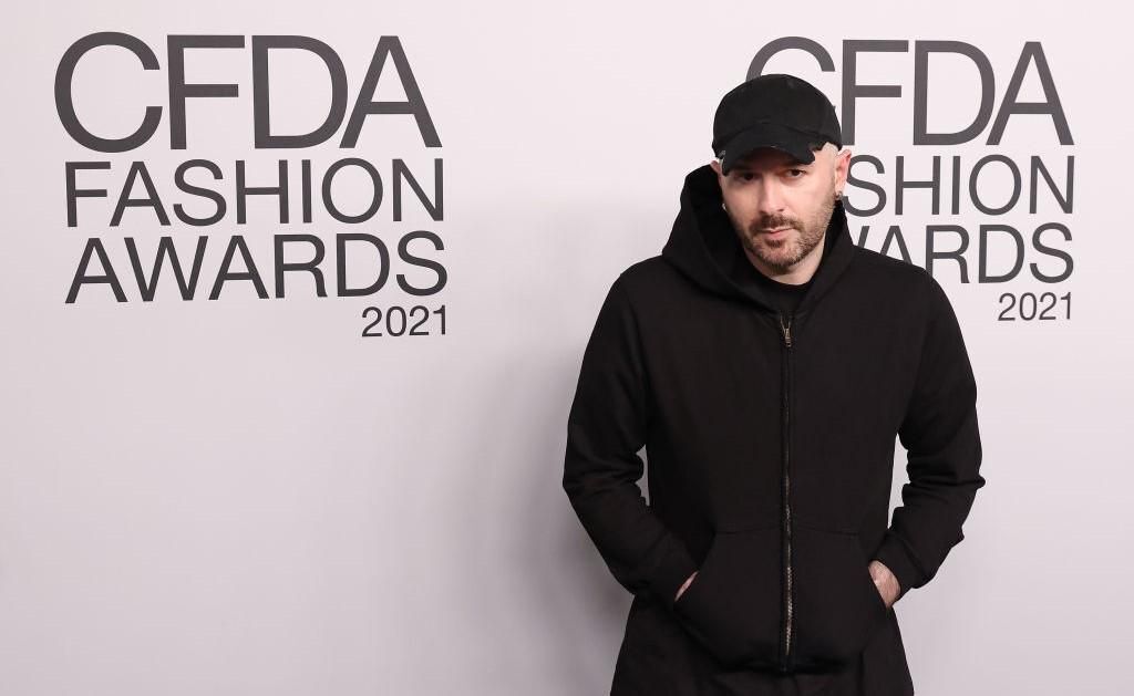 Így reagált a Balenciaga-botrányra a márka kreatív igazgatója