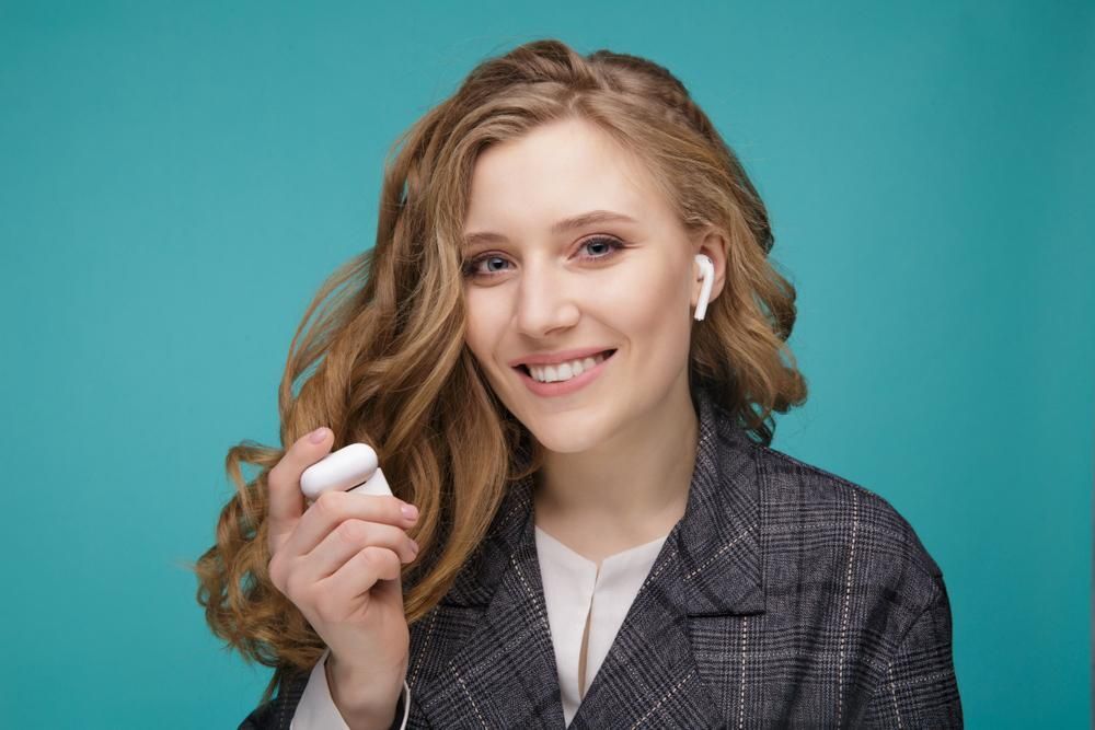 Meglepő felfedezés: az AirPods ugyanolyan jól működhet, mint a drága hallókészülékek