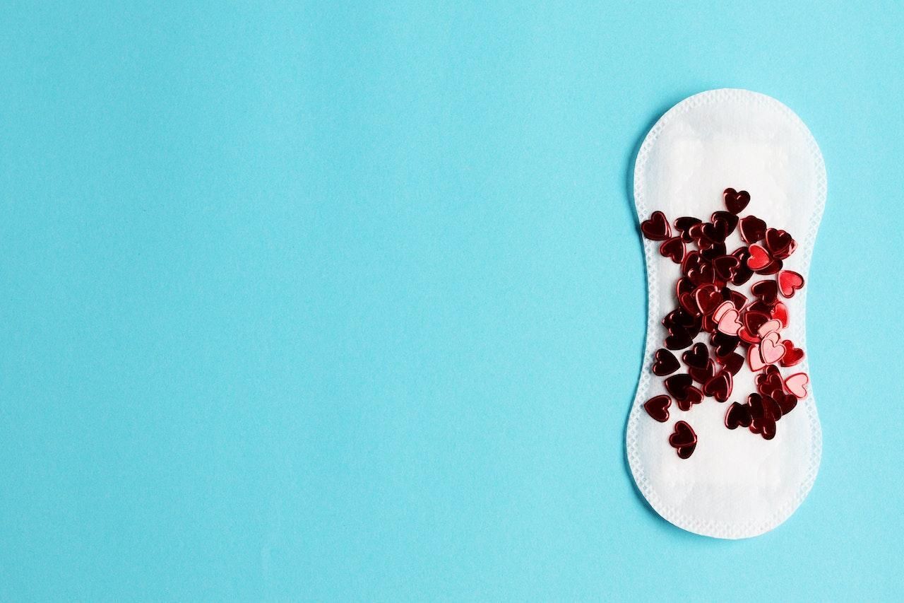 Ez befolyásolhatja a kamaszlányok menstruációs görcseinek erősségét