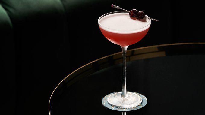 Selymes, savanykás és vadító: így készül a Wild Eyed Rose koktél
