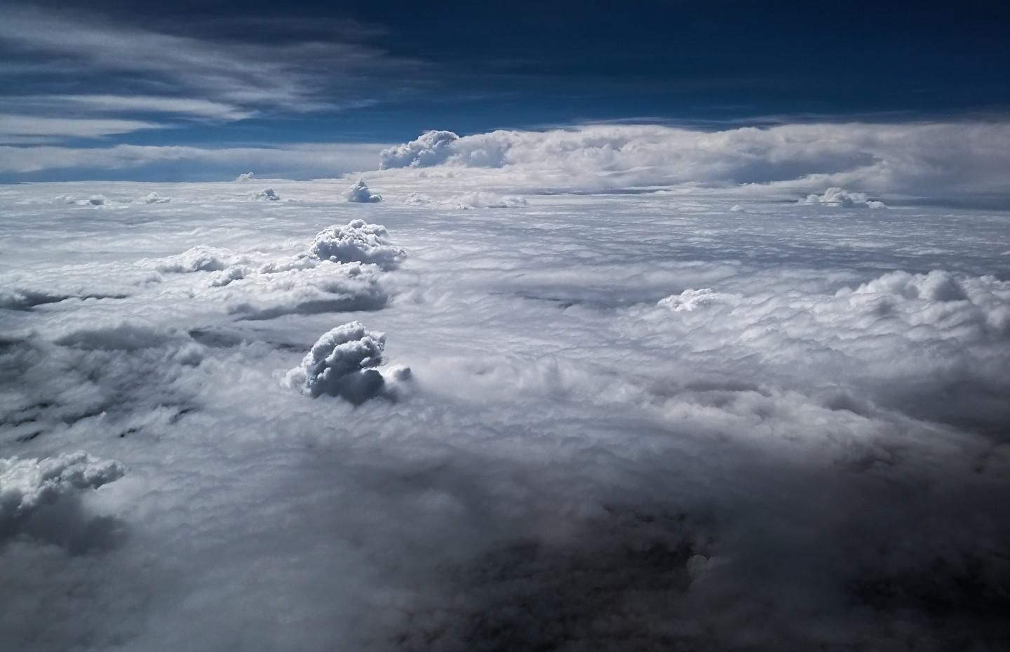 Különös felhőket figyeltek meg csillagászok egy távoli exobolygón