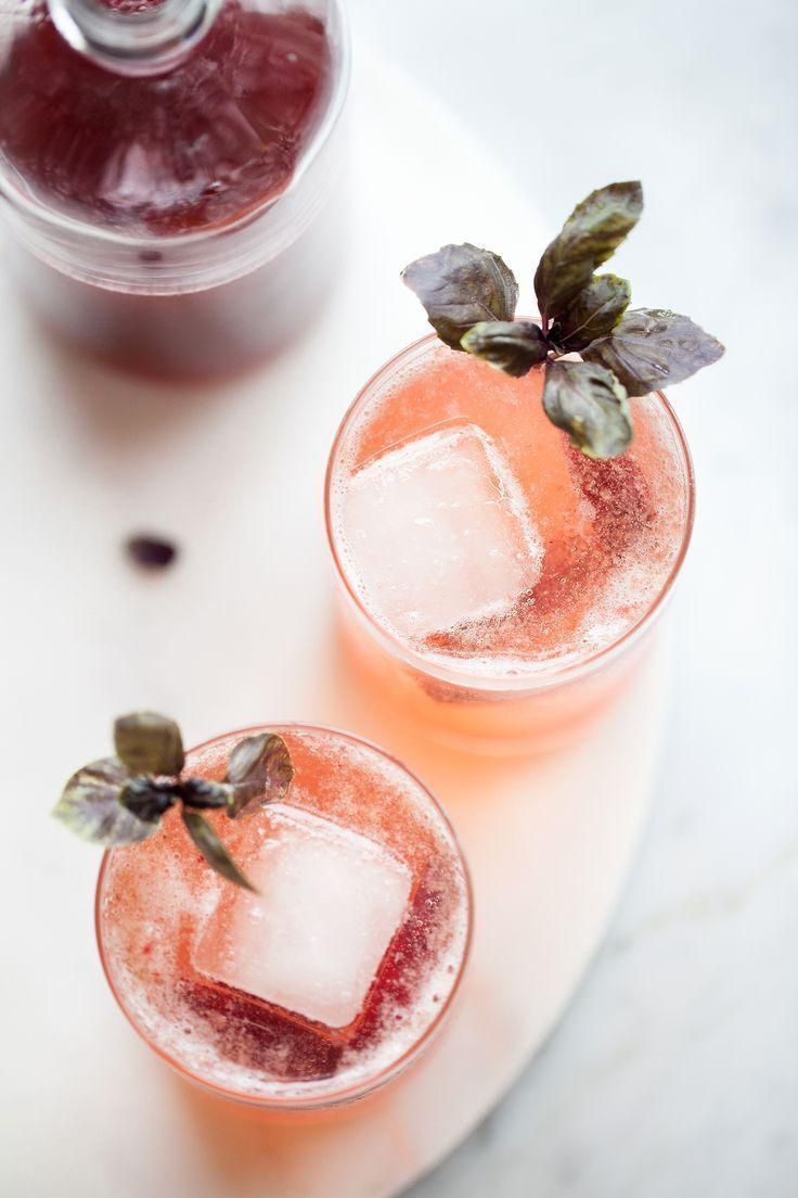 Nincs is jobb, mint a pénteki szilvás-bazsalikomos koktél!