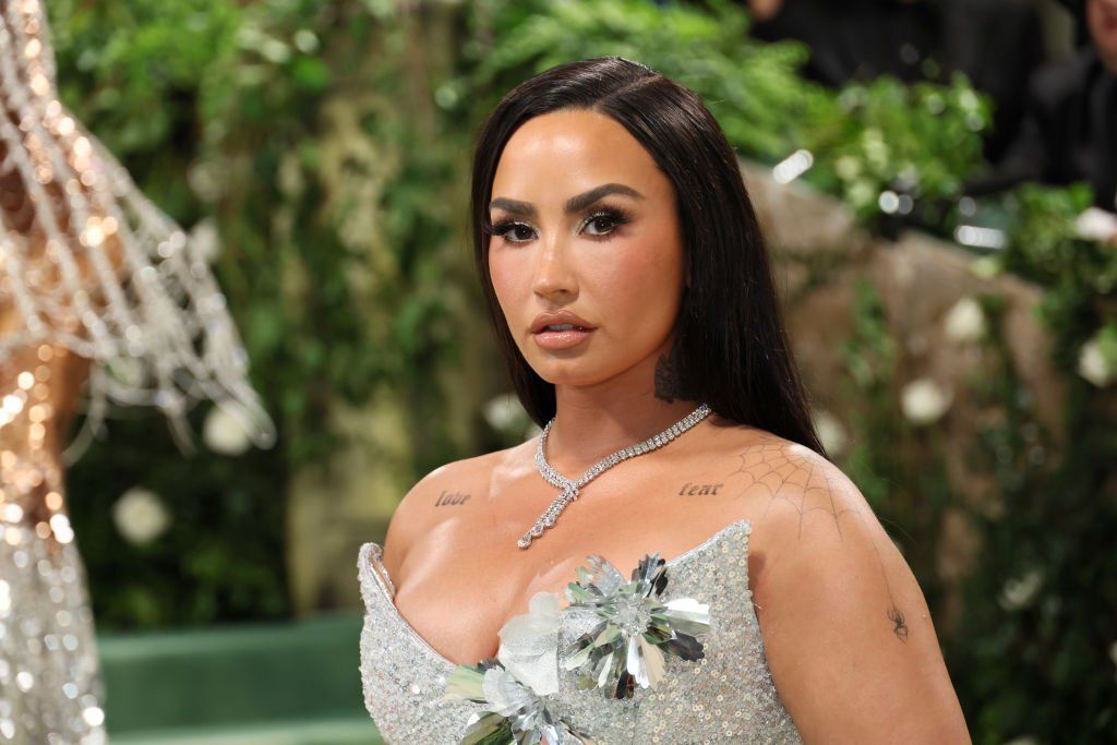 Demi Lovato férjhez ment - így festett a Vivienne Westwood-féle esküvői ruhában