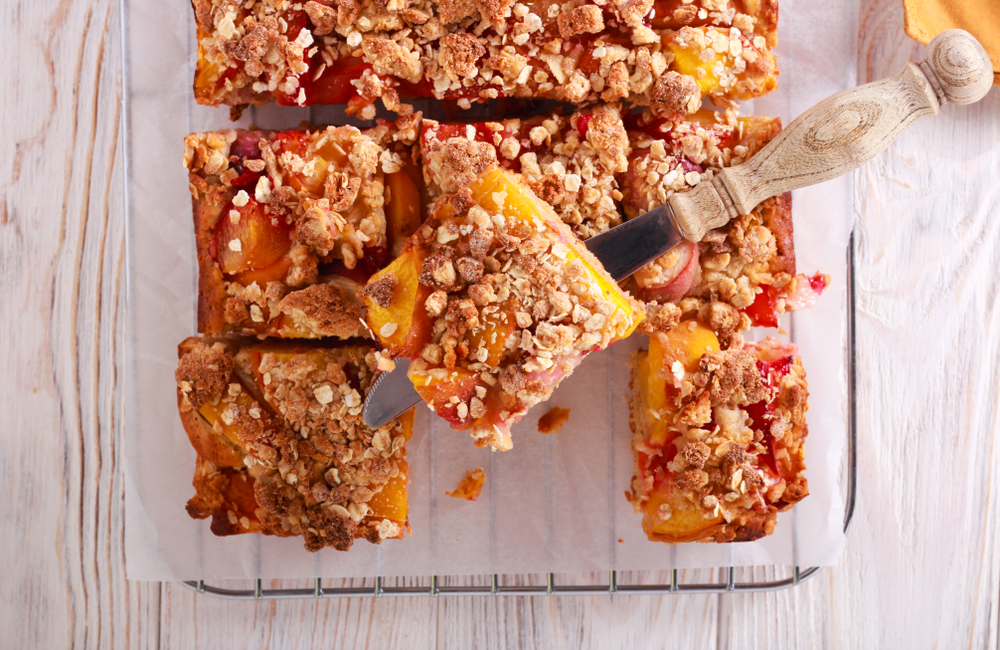 Így készül a nyár legfinomabb reggelije, a barackos-zabpelyhes szelet