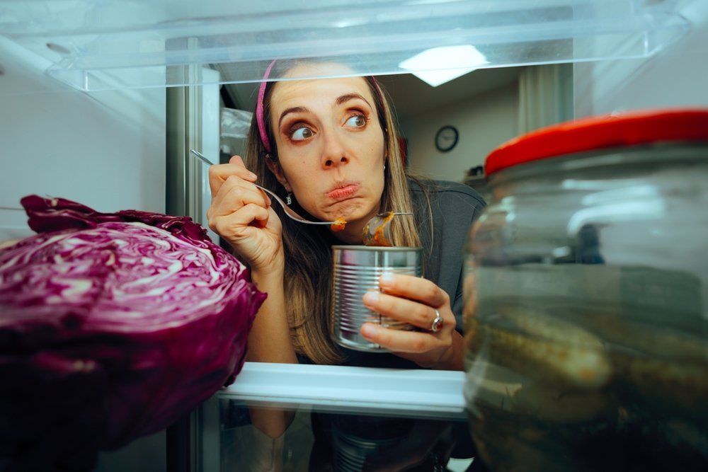 Semmiképp se tárolj nyitott konzerveket a hűtőben – ezt okozhatják