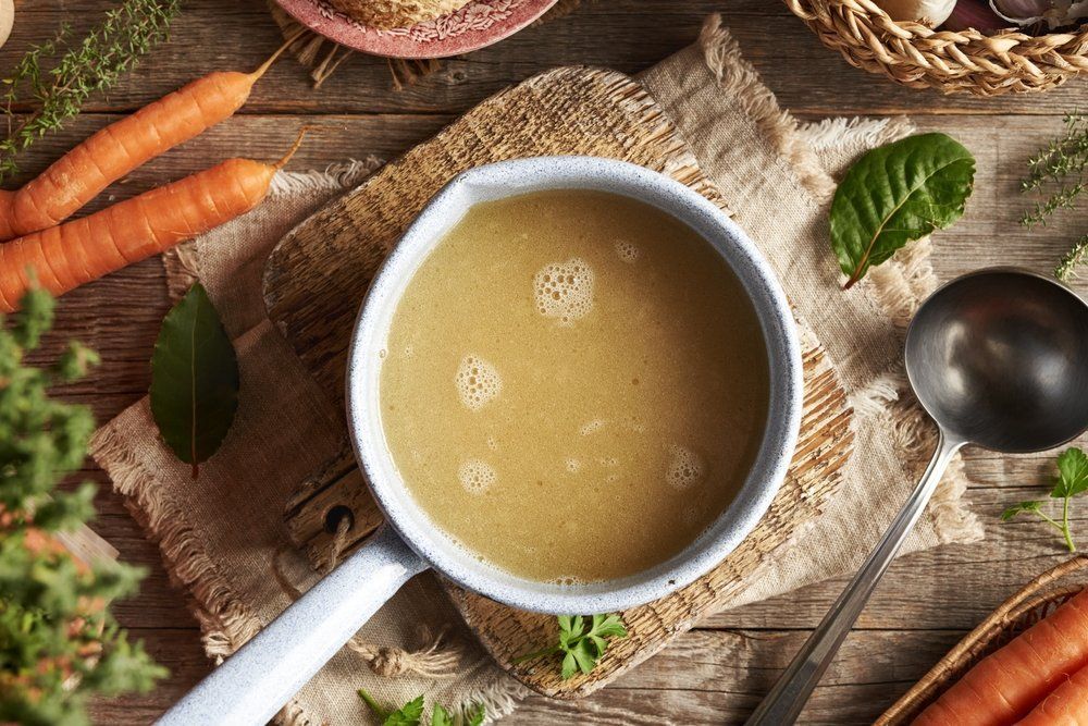 Tényleg csodaszer a csontleves, amire olyan sokan esküsznek?