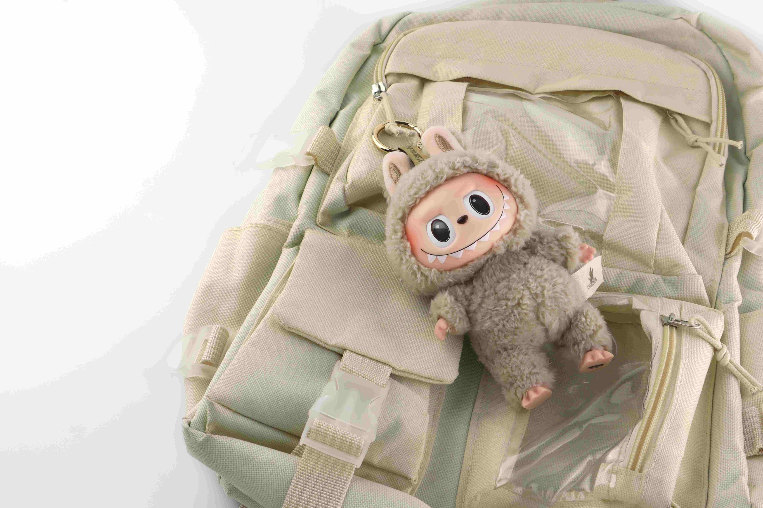 Nem hasznos, nem szép, mégis mindenki imádja: a Labubu baba titka