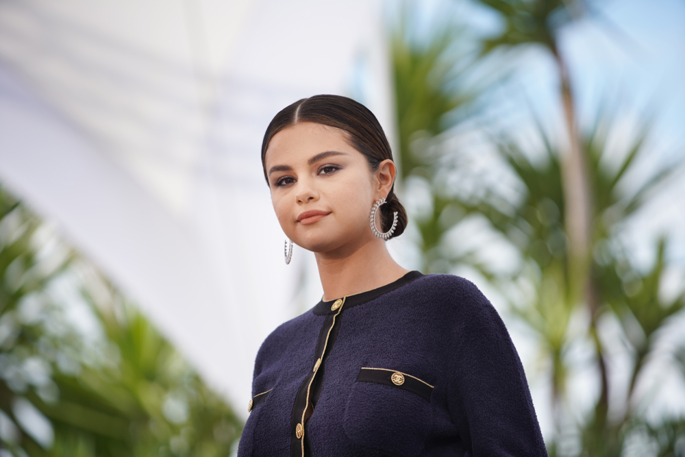 Selena Gomez egyetlen szóval illette Miley Cyrus merész ruhaválasztását