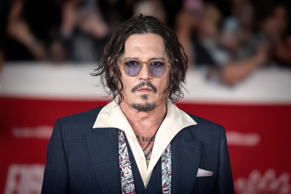 Johnny Depp semmit „nem bán” az Amber Heard elleni peréből