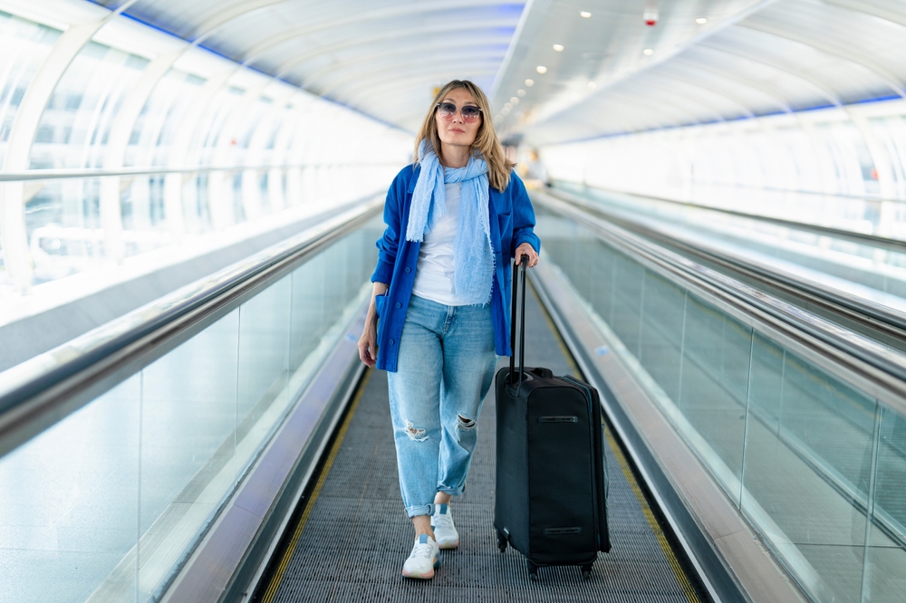 Szakértő szerint ezt a kiegészítőt soha ne viseljük a repülőn