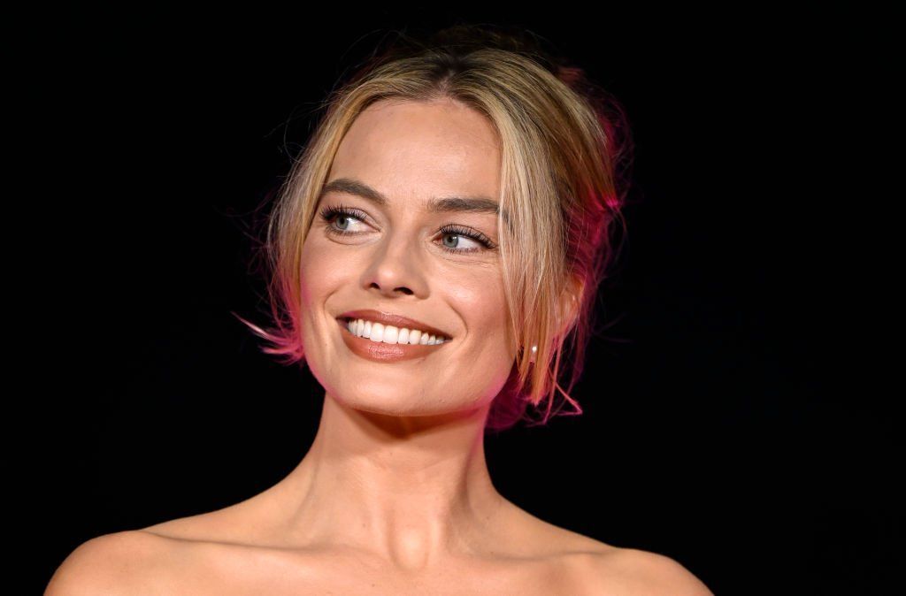 Margot Robbie ruhájának hála mindenki az új Üvöltő szelek-filmről beszél