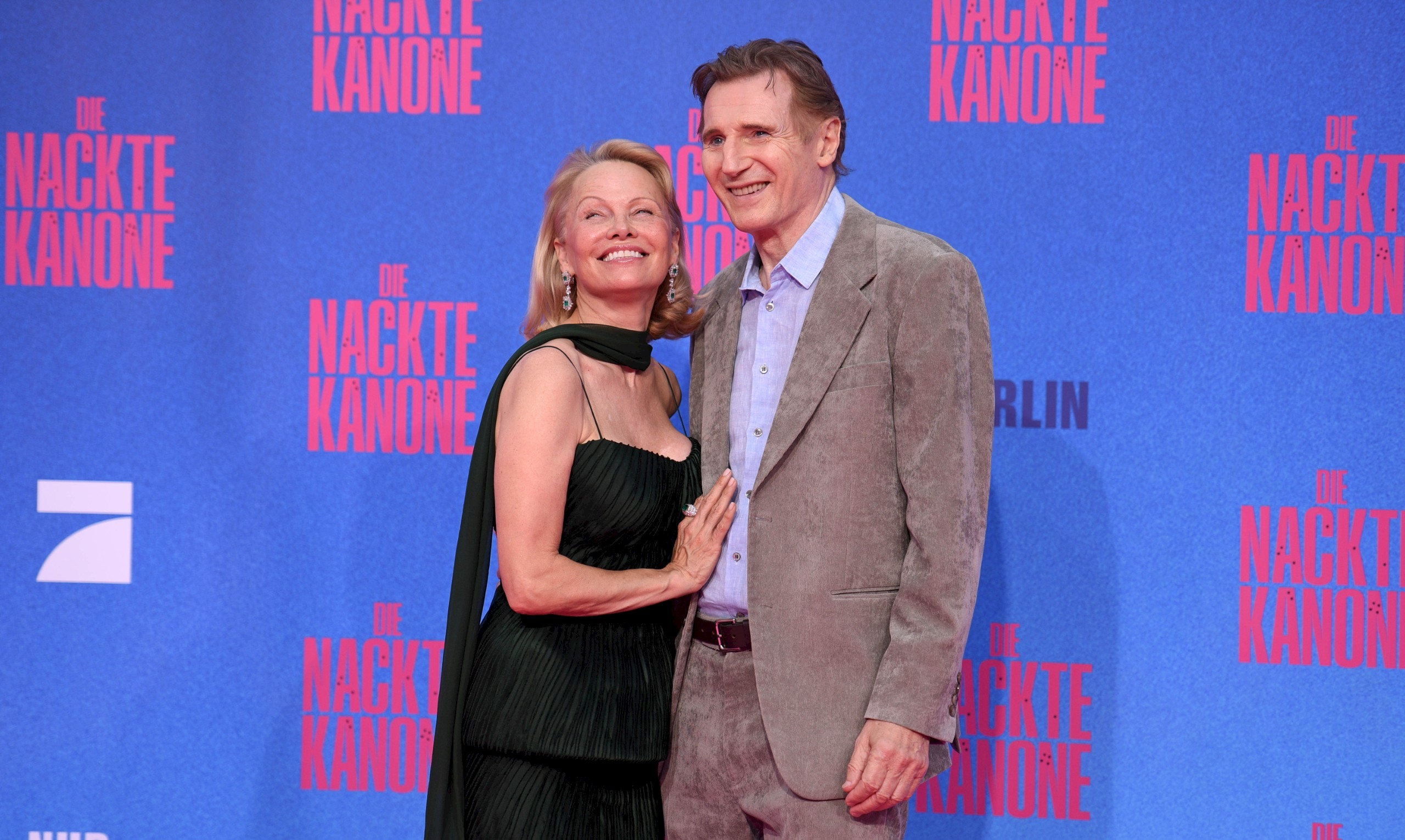 Pamela Anderson Liam Neesonnal randizik? Nem is lehetnének cukibbak együtt