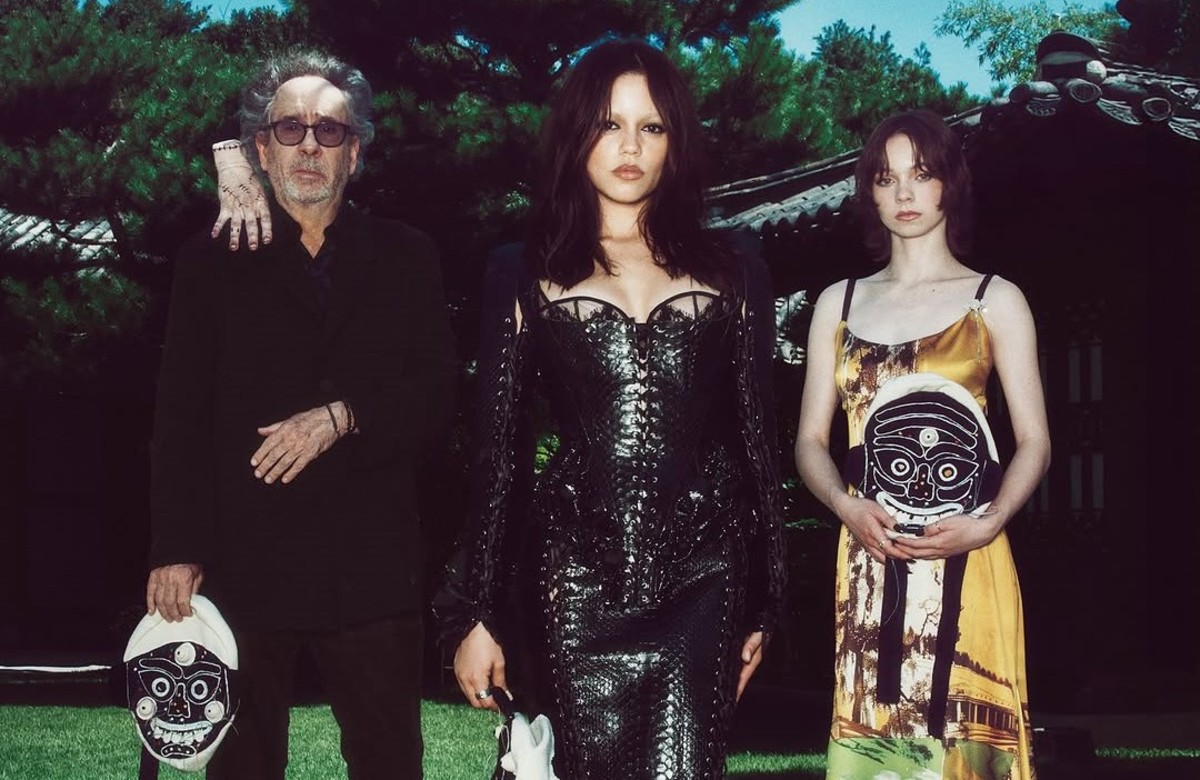 Tim Burton lenyűgöző kulisszatitkokat árult el a Wednesday 2. évadának forgatásáról − videó!