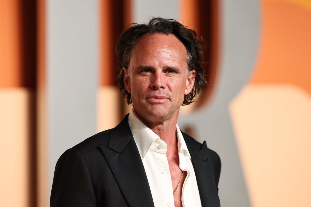 A Fehér Lótusz színészét megharapta egy kígyó a forgatáson