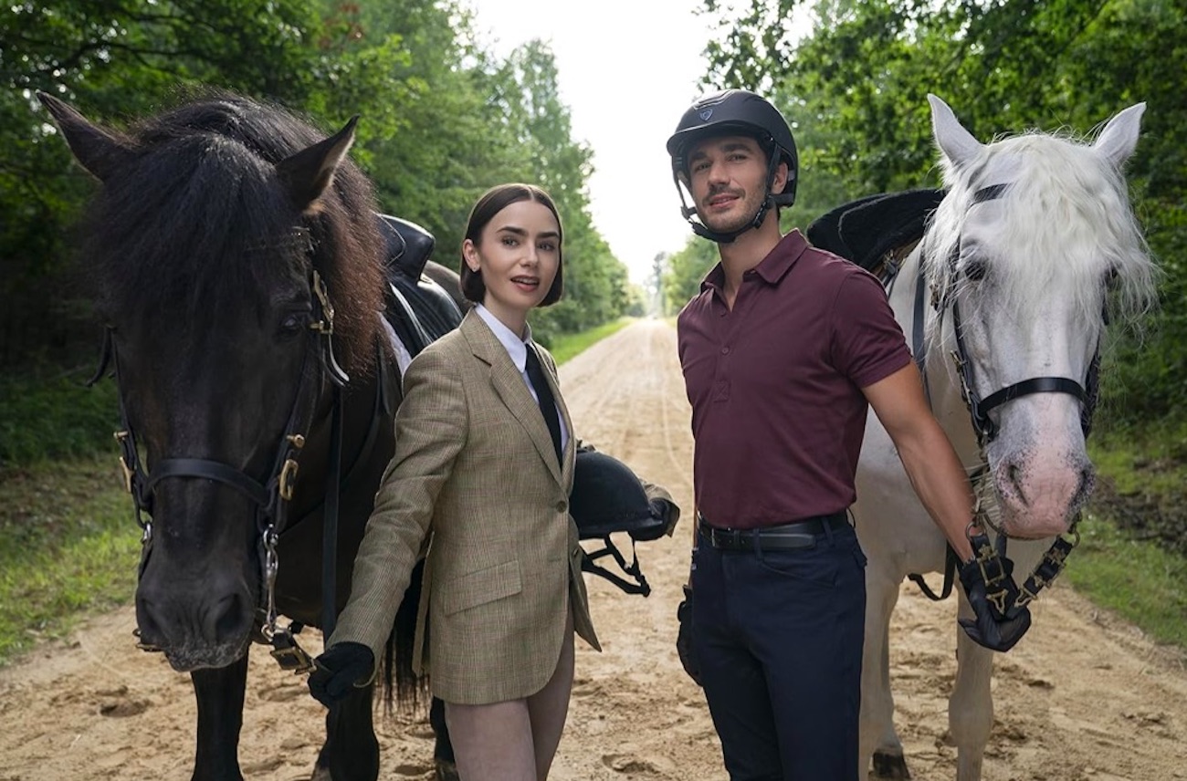 Az Emily Párizsban 5. évadának első képei bepillantást engednek Emily szerelmi életébe