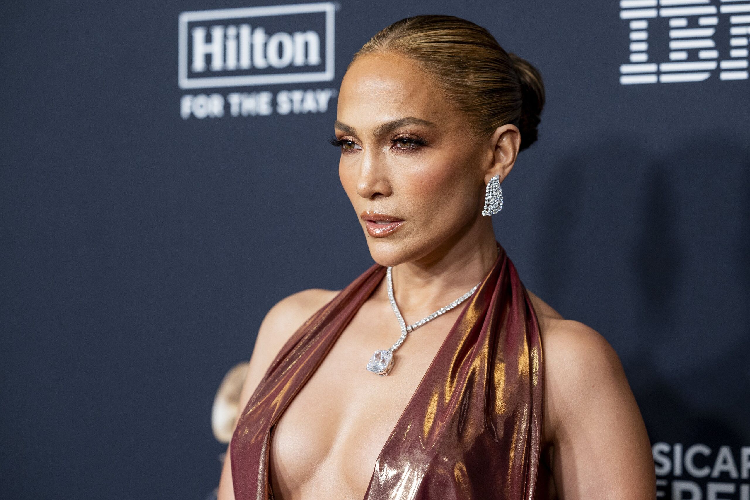 Jennifer Lopez új szintre emelte a csokibarna divatot, és mi imádjuk