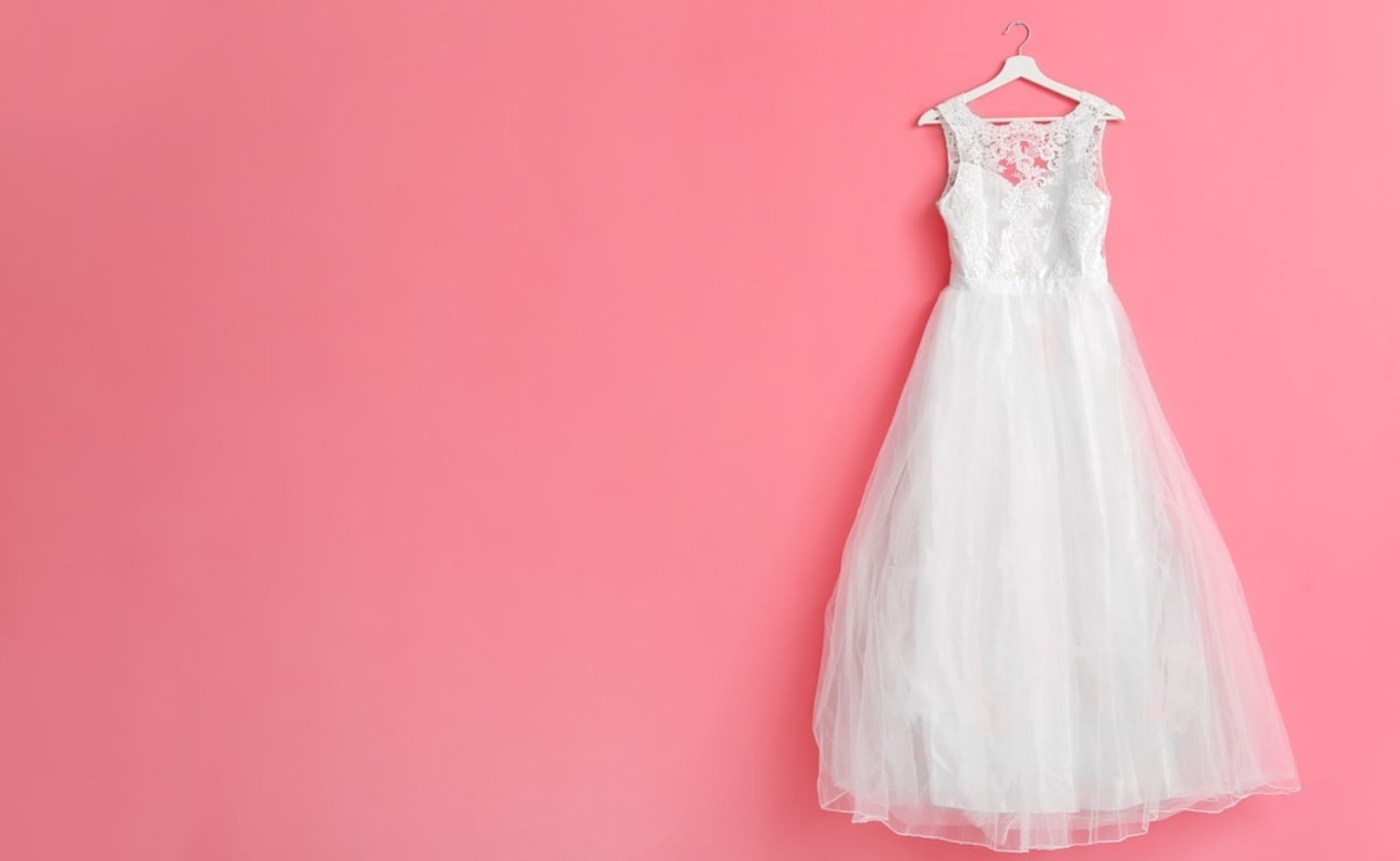 Nem fehér menyasszonyi ruhában házasodnál? Ez a 7 sztár inspirálhat!