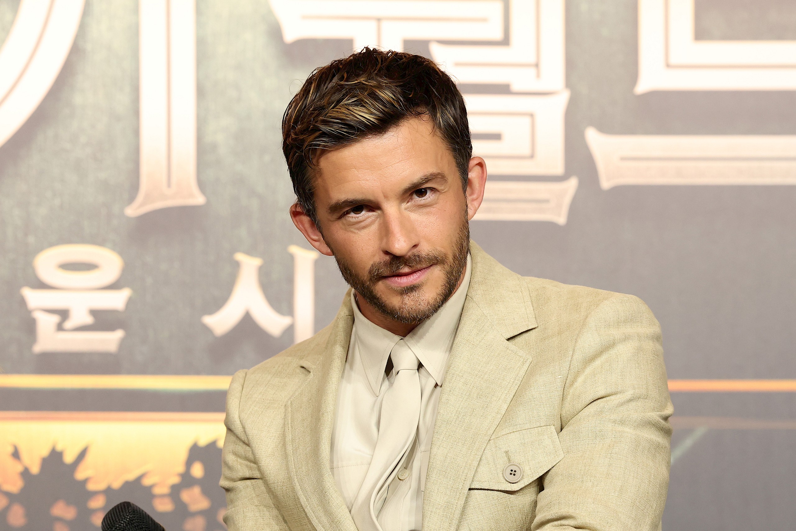 A Bridgerton család színésze bejelentette, hogy szünetet tart a színészkedésben