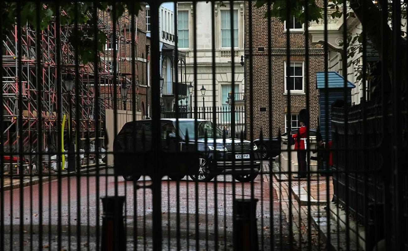 Harry herceg 18 hónap után először találkozott Károly királlyal