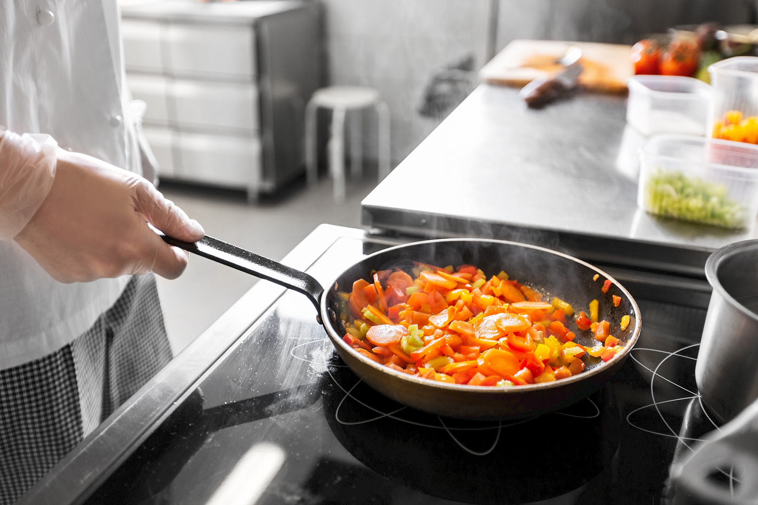 Nagy hibát követsz el, ha ezeket az ételeket tapadásmentes serpenyőben készíted