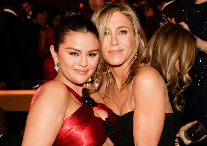 Selena Gomez és Jennifer Aniston Jóbarátok-jelenetet alkotott újra