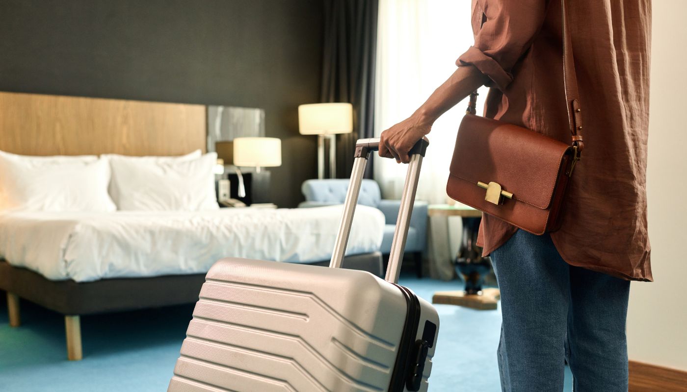 Te is felkapcsolod a villanyt a hotelszobában érkezéskor? Nagy hiba!