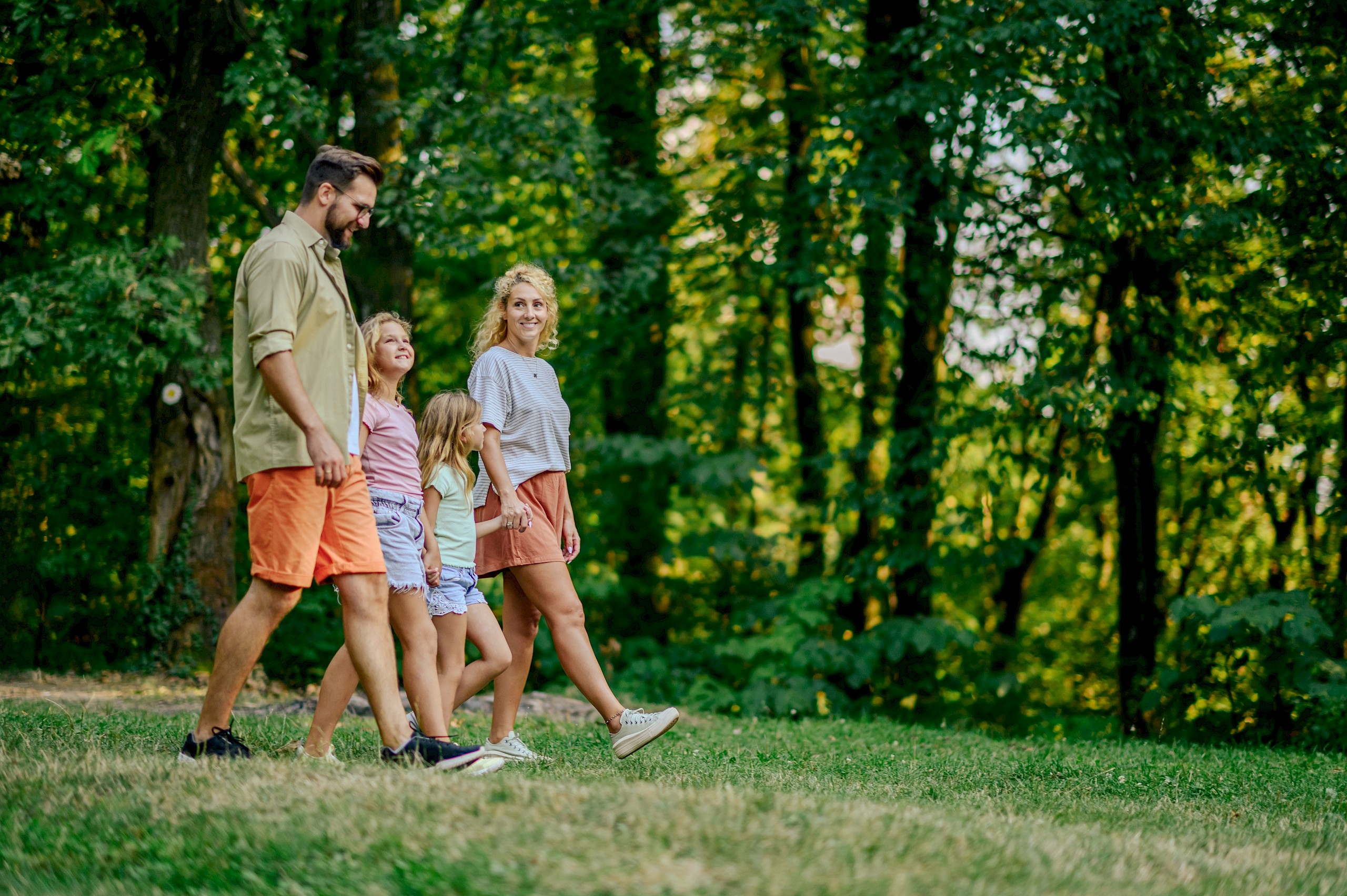 Az étkezés utáni séta tudományosan alátámasztott módszer a fogyásra, de a megfelelő időzítés a kulcs