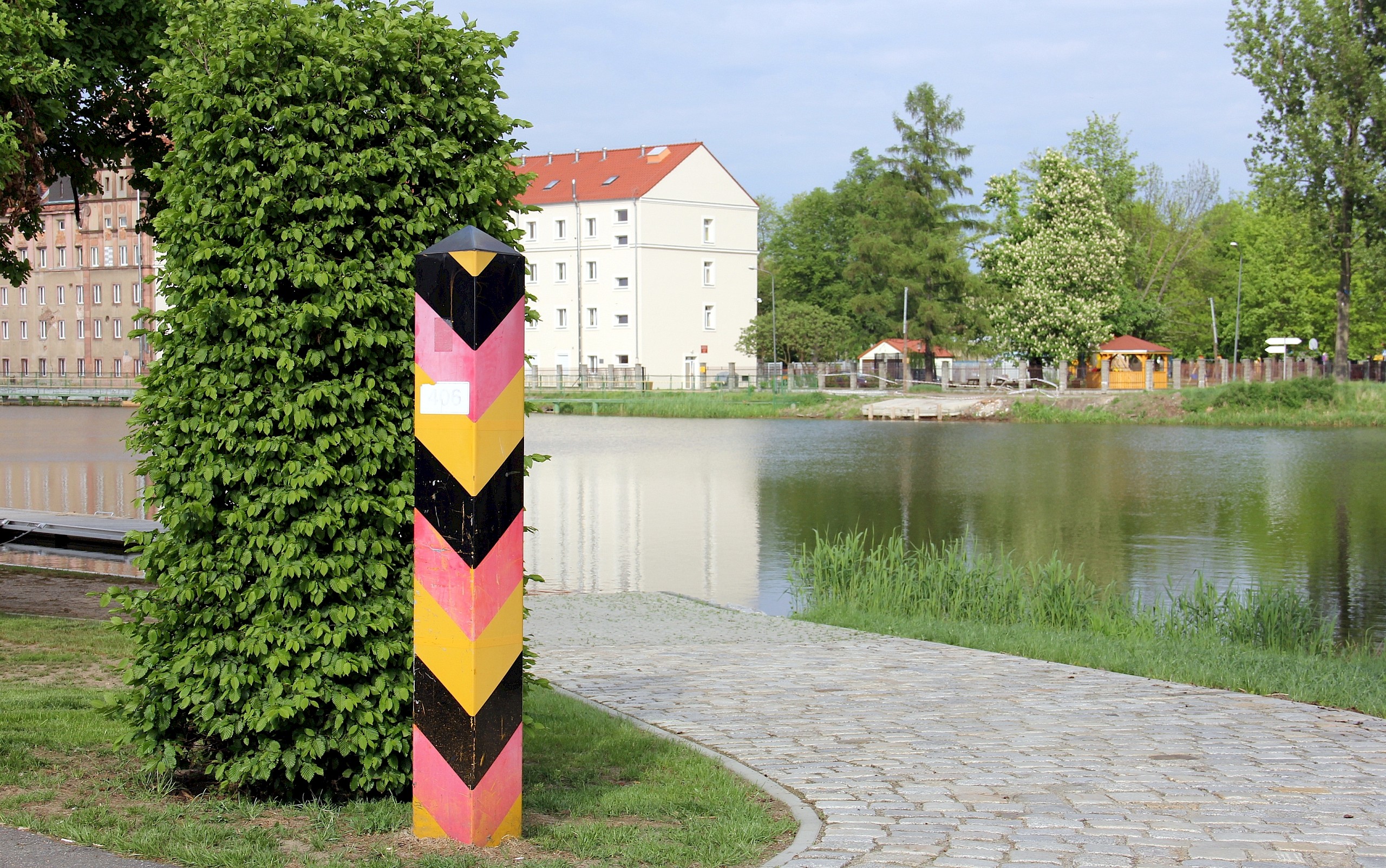 Visszacsalogatnák a lakókat egy közeli ország elnéptelenedett városaiba