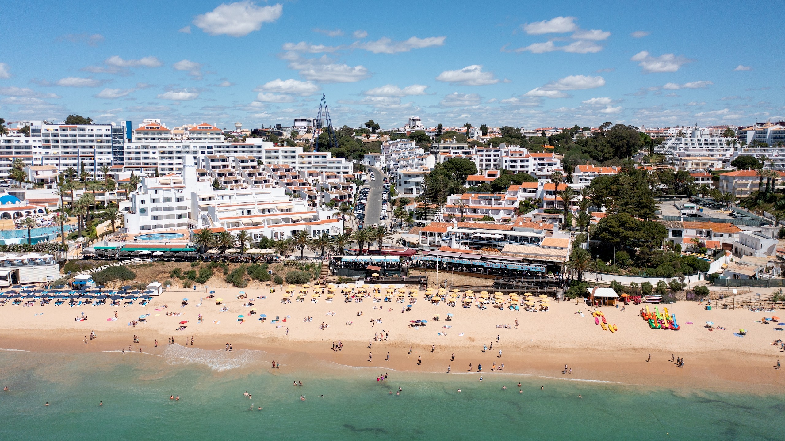 Akár 300 ezer forintra is büntethetnek minket a legnépszerűbb portugál áruházláncokban