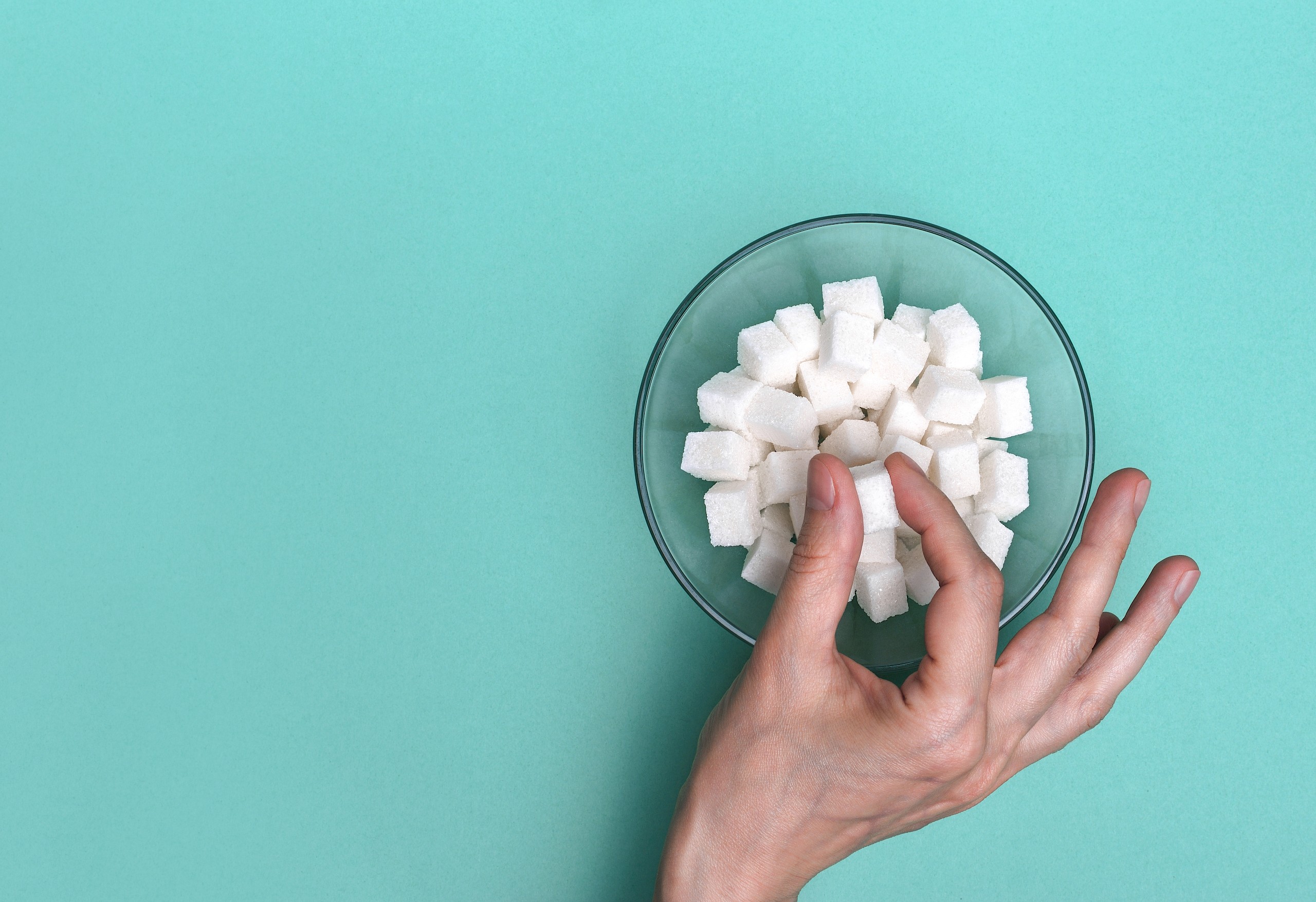 Folyton fáradt vagy és állandóan nassolnál? 7 jel, hogy túl sok rejtett cukrot eszel