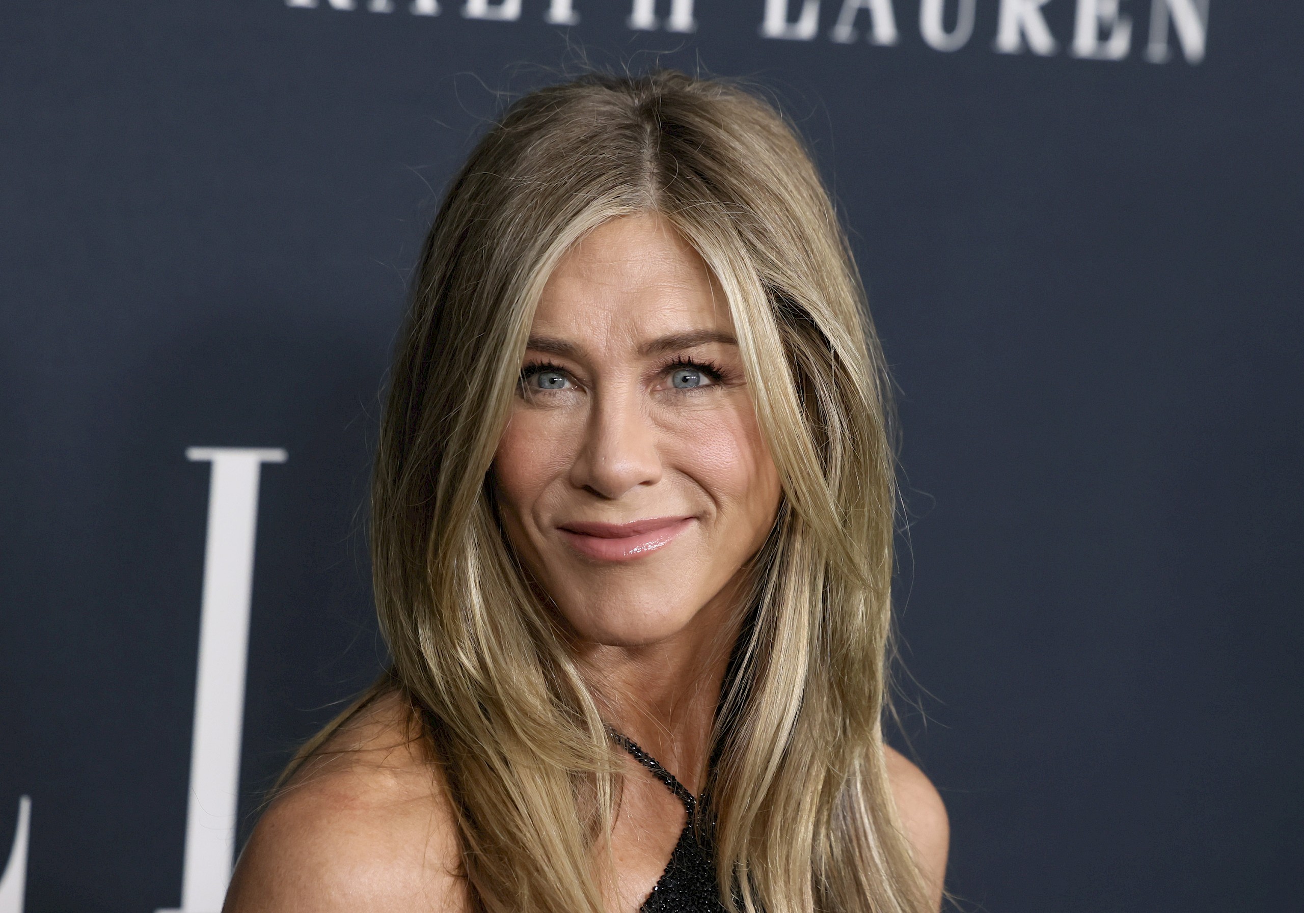 Jennifer Aniston csak úgy ragyogott szerelme mellett a vörös szőnyegen