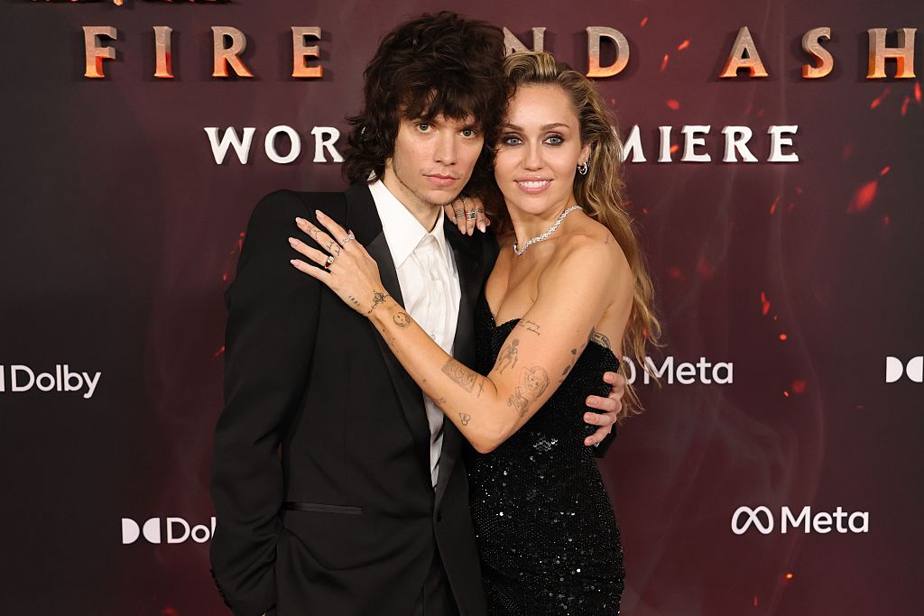 Sokan odavannak Miley Cyrus új eljegyzési gyűrűjéért, ami kicsit sem meglepő