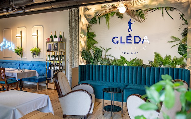 Gl&eacute;da vend&eacute;glő