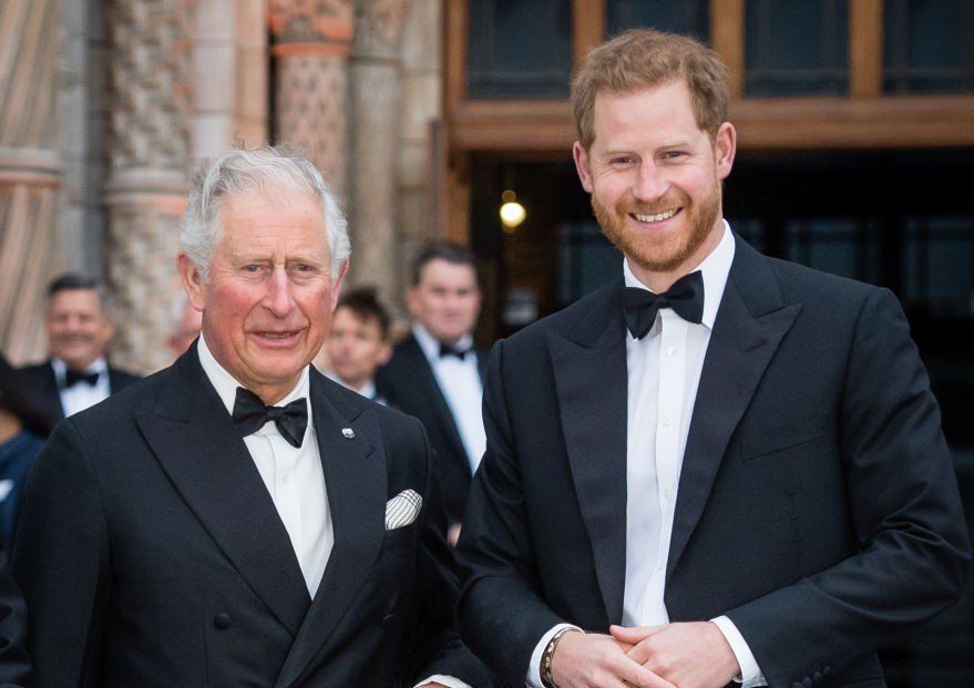 Különös ok miatt nem kíván közeledni Károly király Harry herceg felé