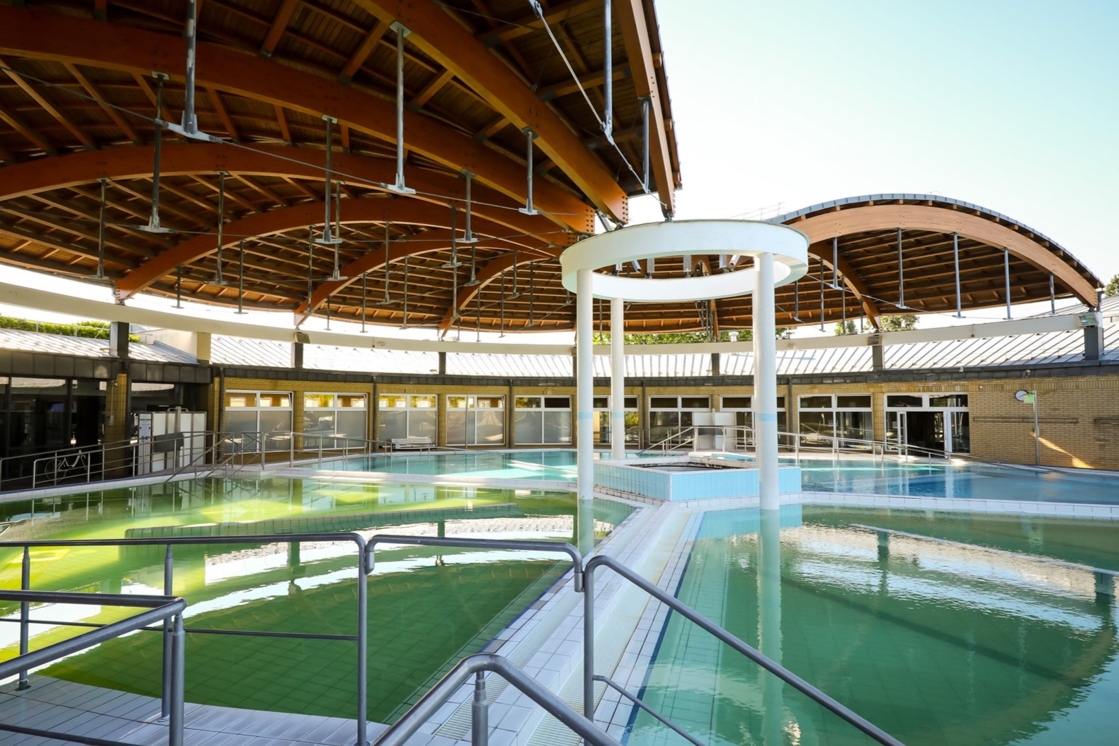 Ha mínusz fokok, akkor forró víz: 5 vidéki termálváros a téli feltöltődéshez