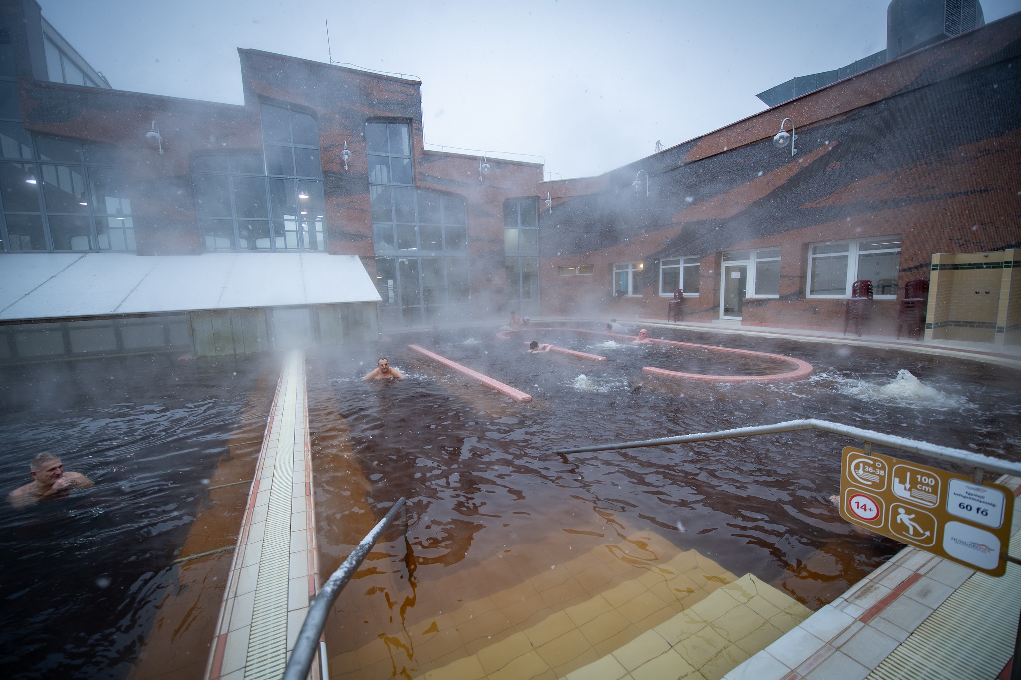 Ha mínusz fokok, akkor forró víz: 5 vidéki termálváros a téli feltöltődéshez