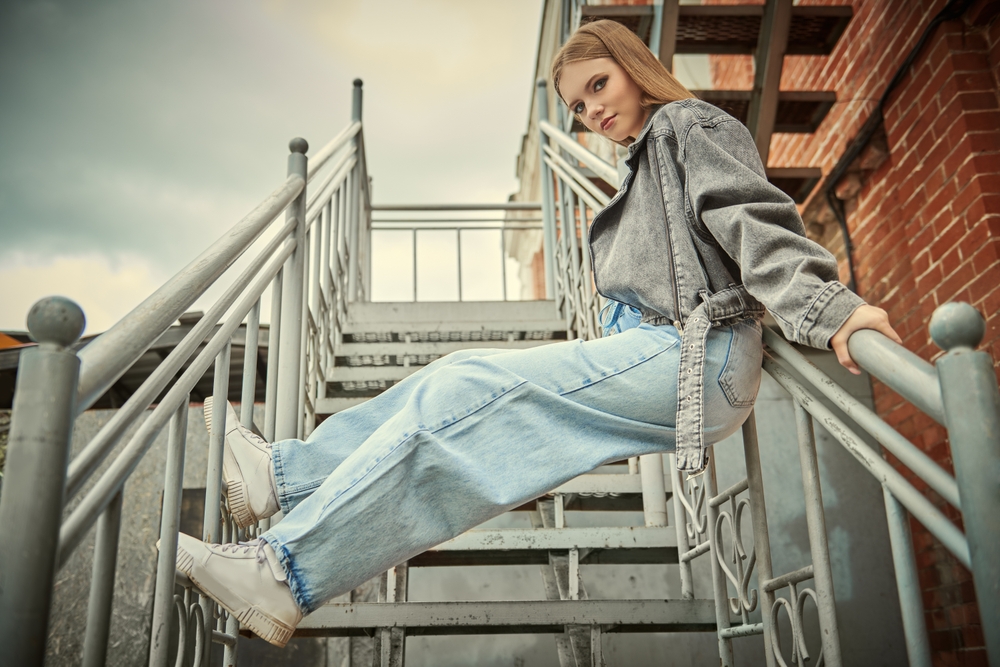 7 pofonegyszerű szett, ami tökéletes a széles szárú farmerhez