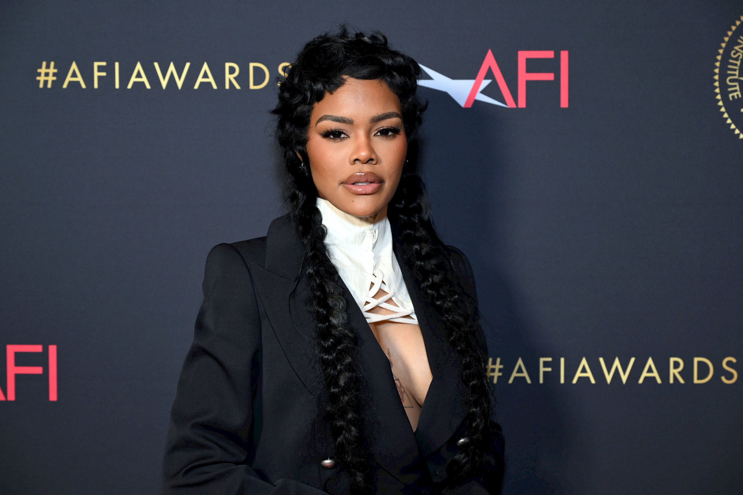 Teyana Taylor áttetsző ruhás, koronás szettjén nem tudjuk túltenni magunkat