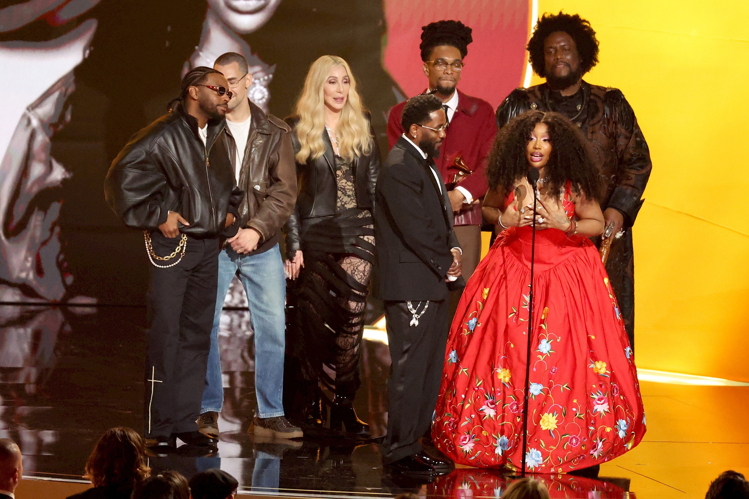 Cher kínos bakit ejtett a Grammy-gálán