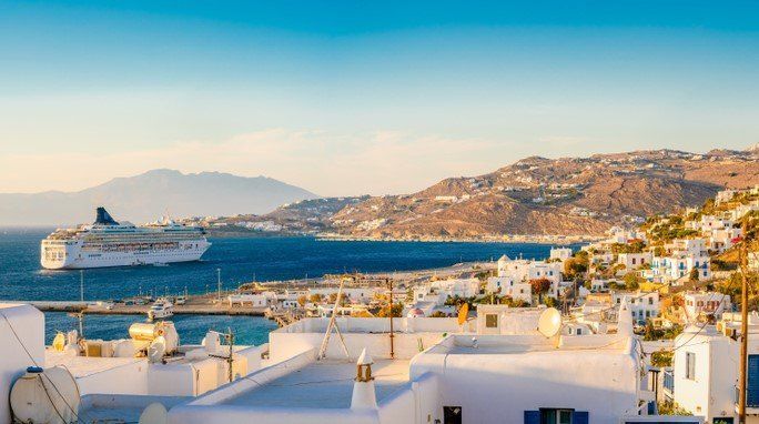 Görögország is adót vezet be a túlturizmus megfékezésére