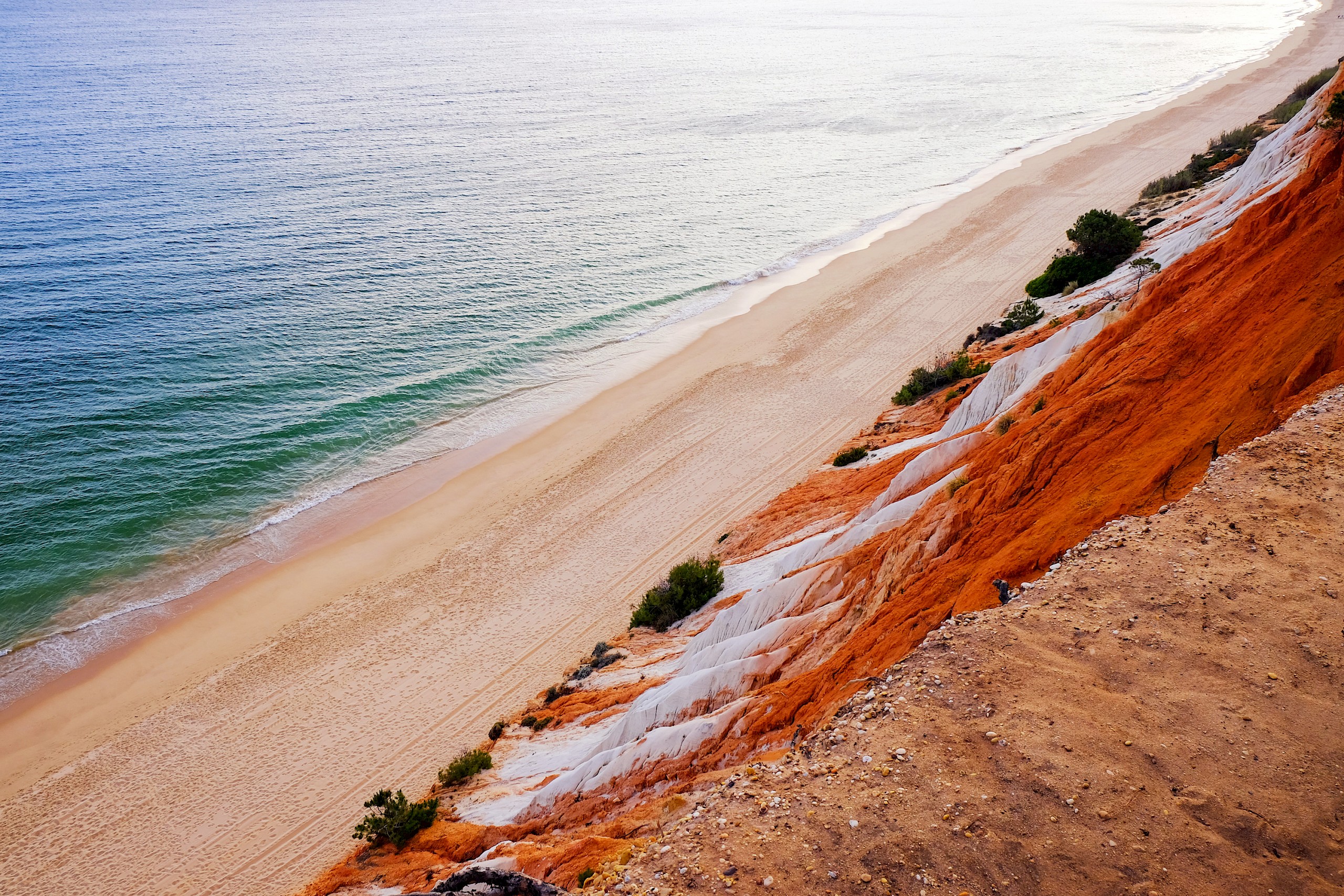 Portugália lenyűgöző strandja olyan, mintha a Marson járnánk