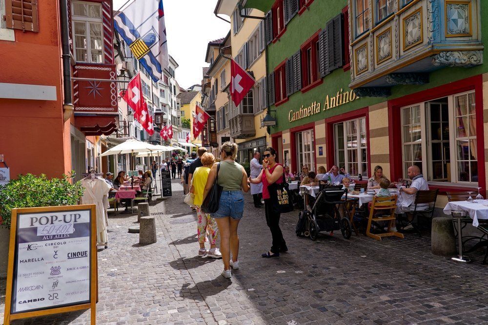 Ezek Európa legdrágább városai, ha étteremben ennél