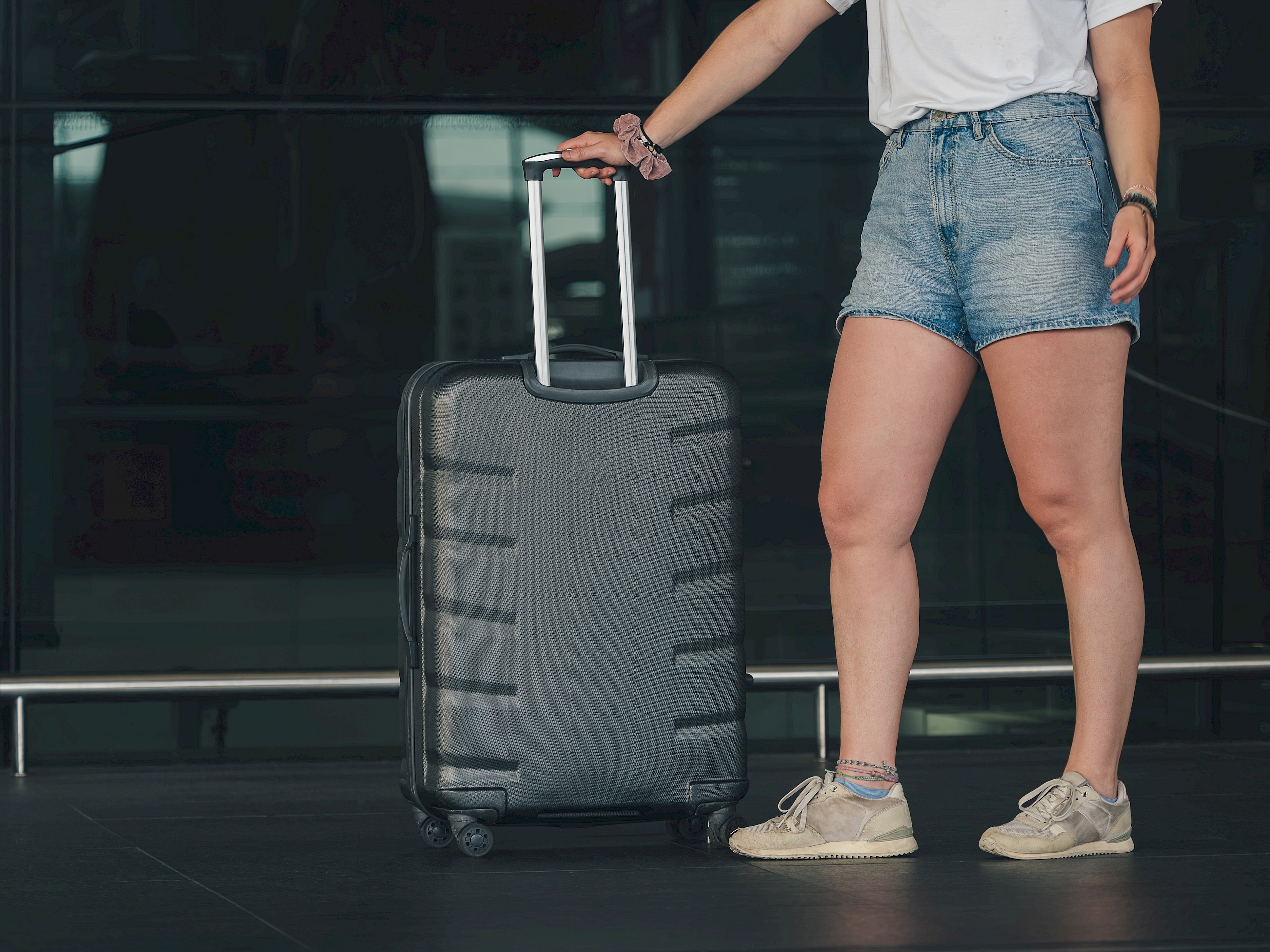 Ezért ne utazz soha fekete vagy sötétkék színű bőrönddel