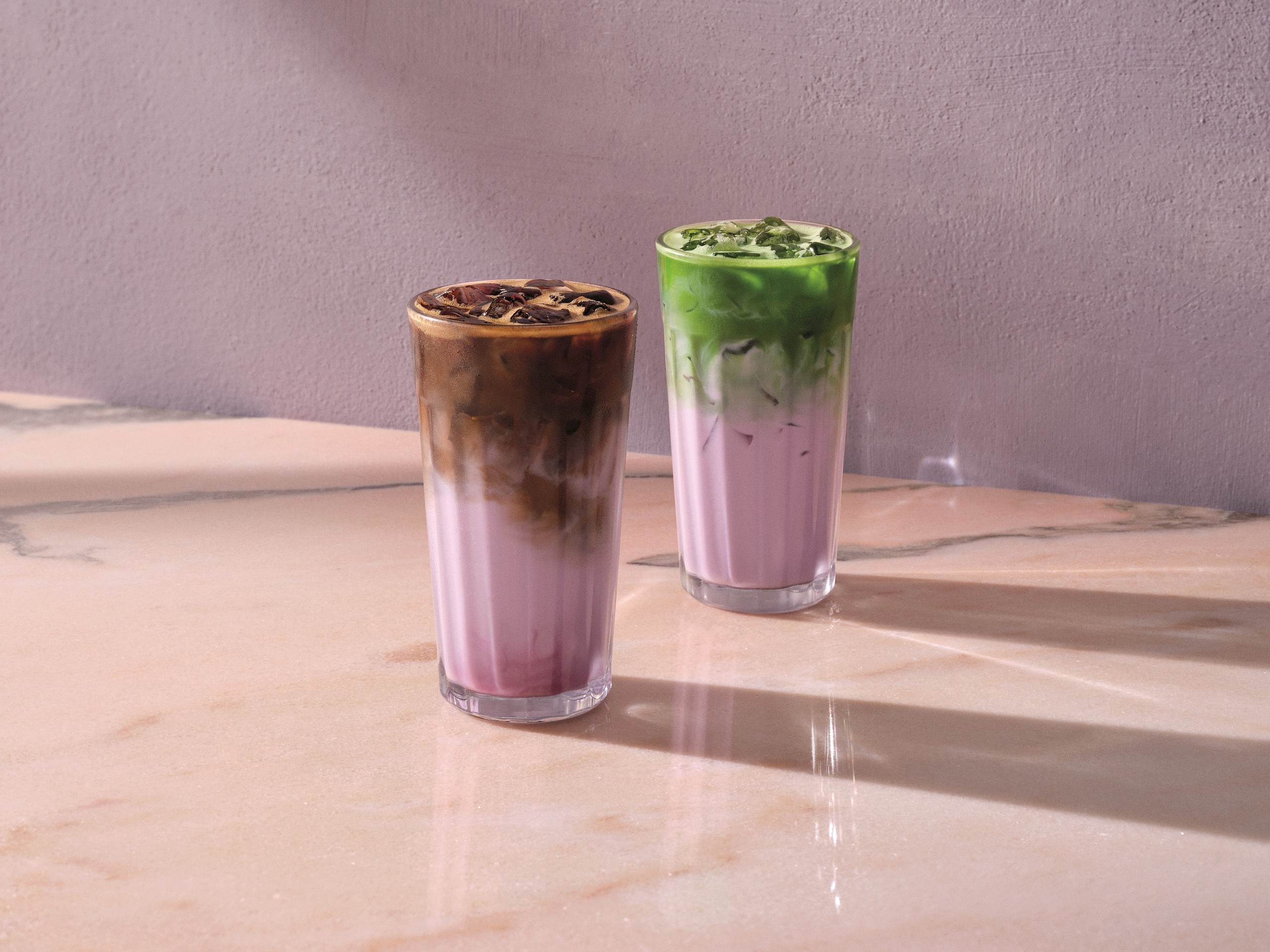 Lila kávéval köszönti a tavaszt a Starbucks