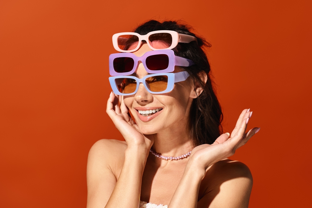 A tavasz legmenőbb napszemüvegtrendjei: a retrótól a futurisztikus stílusig