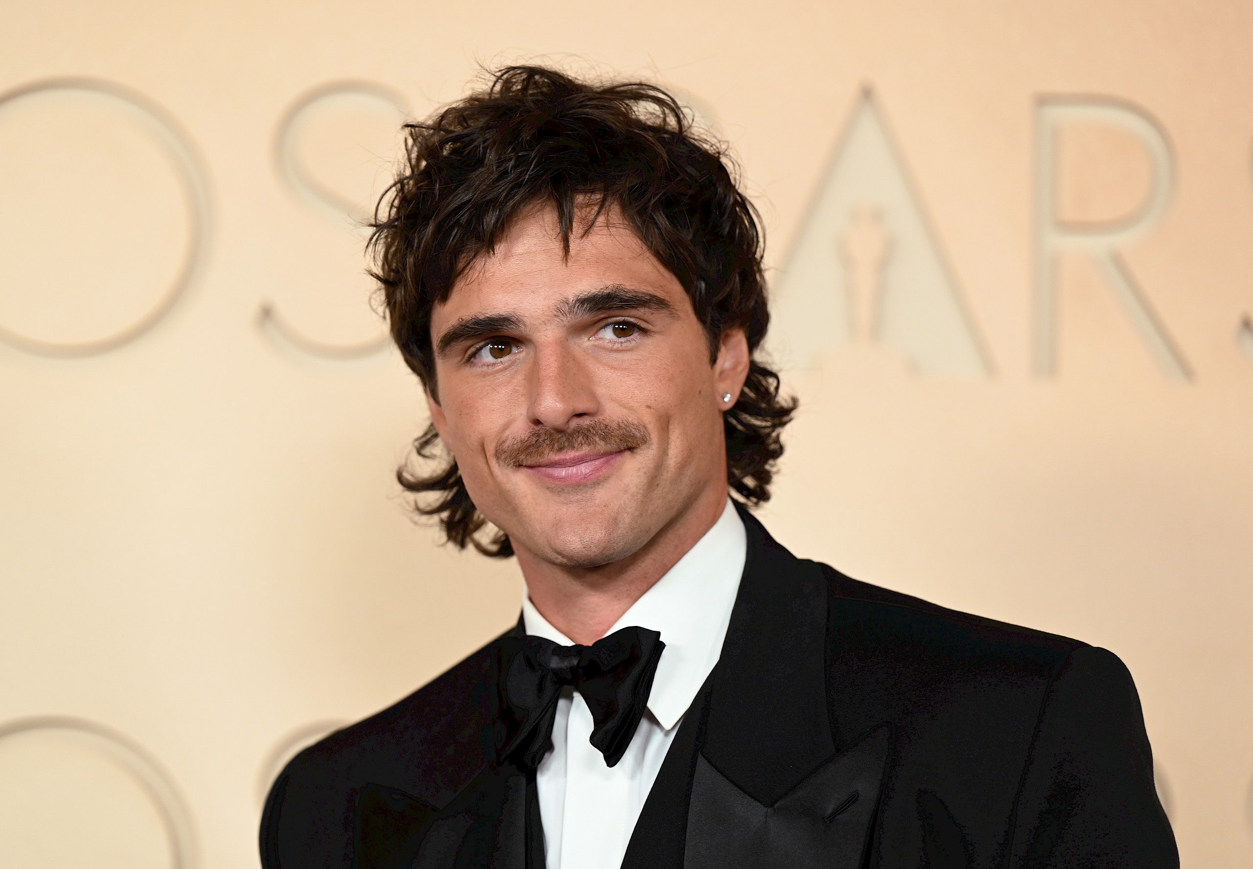 Jacob Elordi kísérője az Oscar-gálán mindenkit levett a lábáról