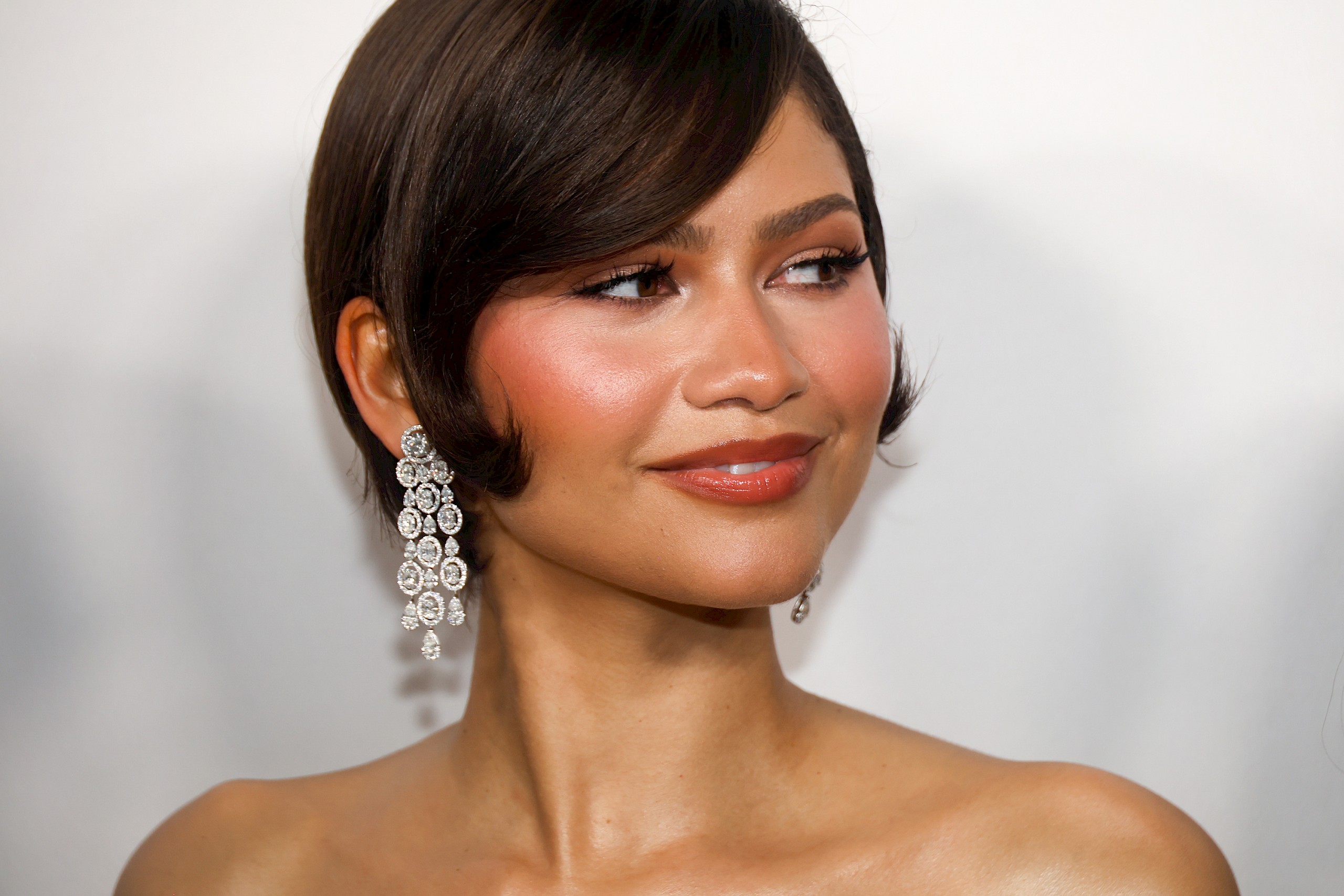 Zendaya áttetsző csipkeruhában tisztelgett Prince előtt