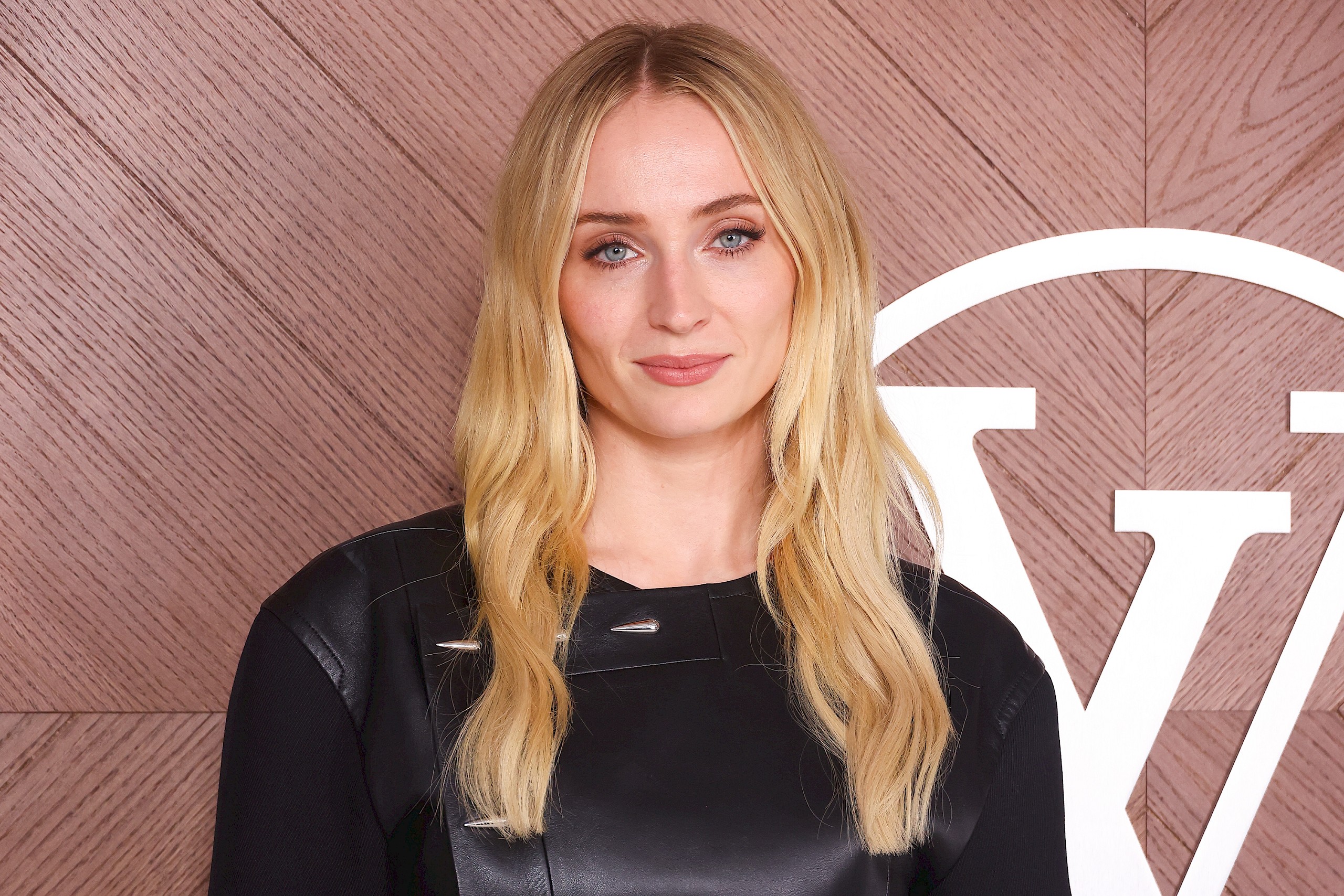 Leállt a Tomb Raider forgatása – Sophie Turner megsérült